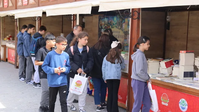 Edirne'de 23 Nisan coşkusu: Kitap, kültür, sanat ve bilim şenliği başladı