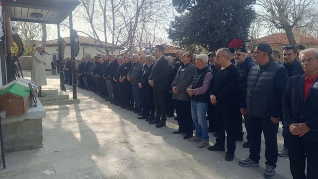 Edirne'de 99 yaşında hayatını kaybeden gazeteci Feyzullah Aktan son yolculuğuna uğurlandı