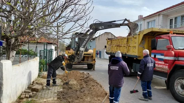 Edirne'de minik öğrenciler polisle buluştu, müdürler toplandı