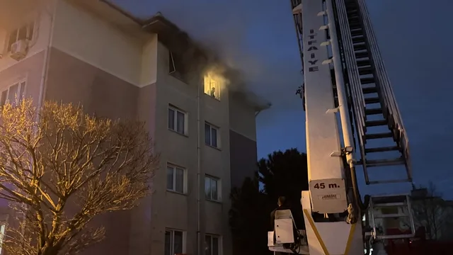 Edirne'de TOKİ konutlarında daire küle döndü, tahliye telaşı