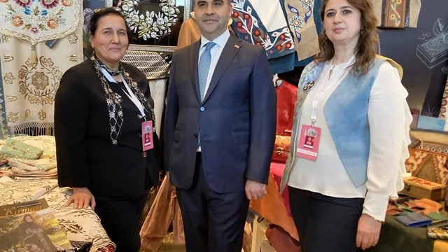 Edirne'nin el emeği deri ürünleri Cemre Çarşısı'nda büyük ilgi gördü