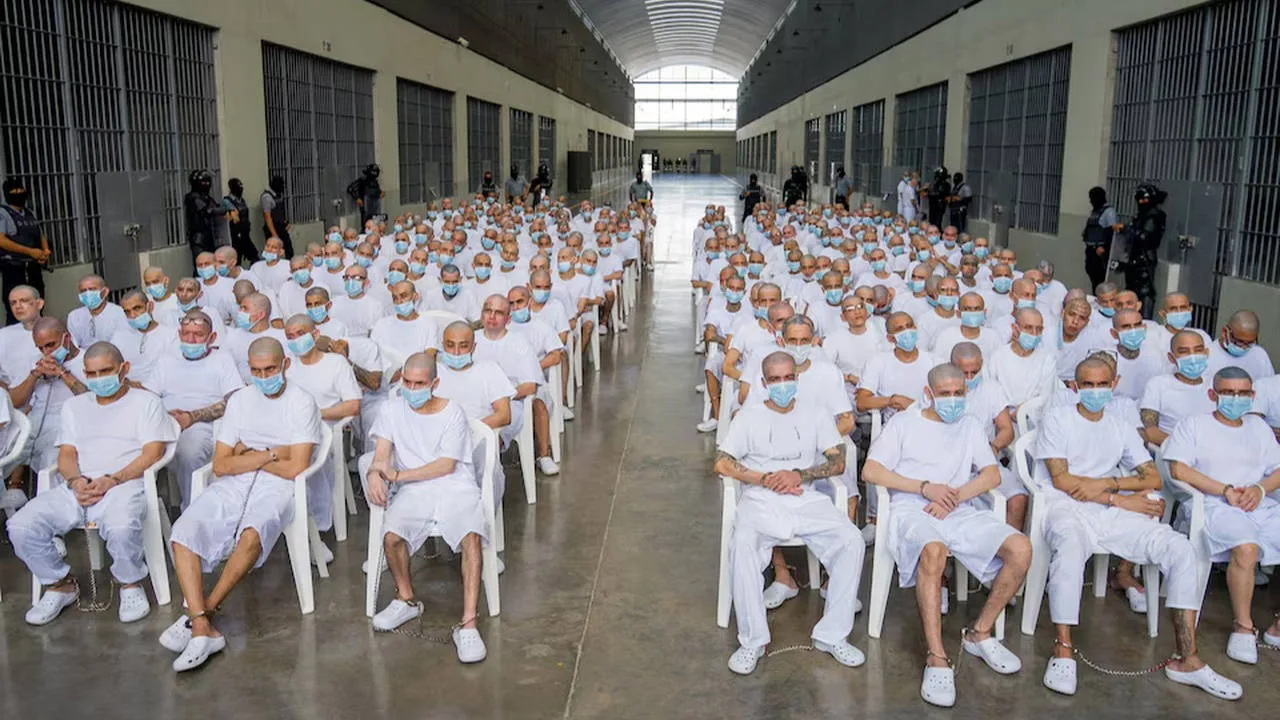 El Salvador’da tarihi dava: Yüzlerce çete üyesi aynı anda yargılanıyor