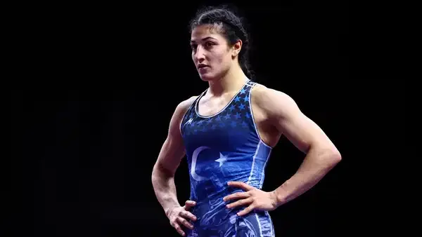 Milli güreşçi Elvira Süleyman Kamaloğlu'ndan gümüş madalya!