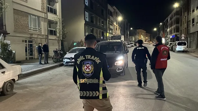Eskişehir'de 2 şüpheli yakalandı, uyuşturucu ve hap ele geçirildi