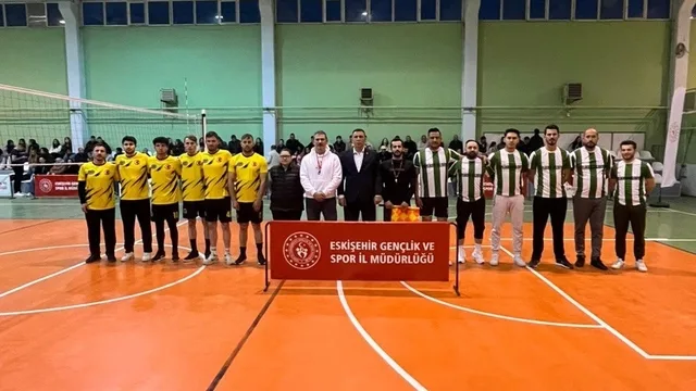 Eskişehir'de Voleybol Turnuvası Finalinde Emircik ve Jandarma Karşılaşıyor