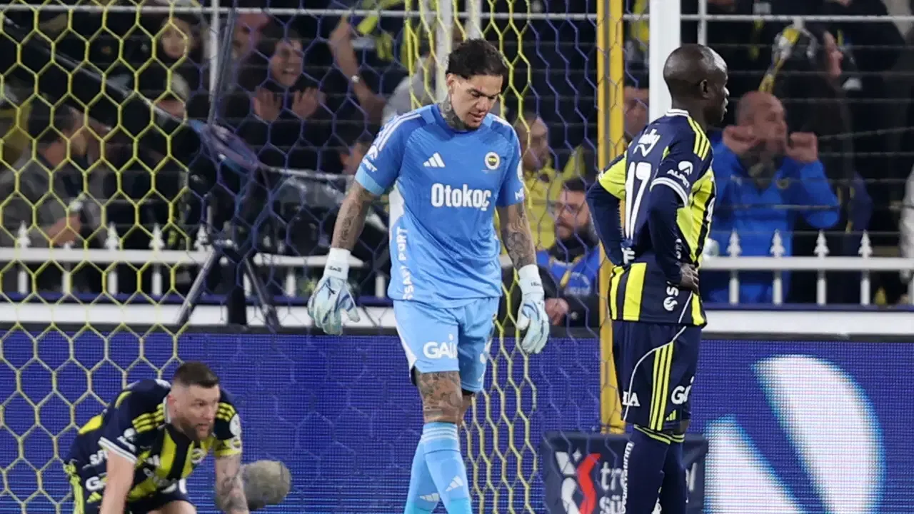 Fenerbahçe tribünlerinden Ederson'a tepki