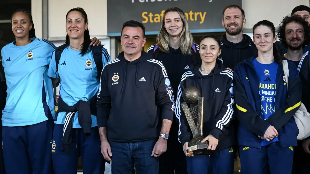EuroLeague şampiyonu Fenerbahçe Opet yurda döndü: 'Kupayı ait olduğu yere geri getirdik'