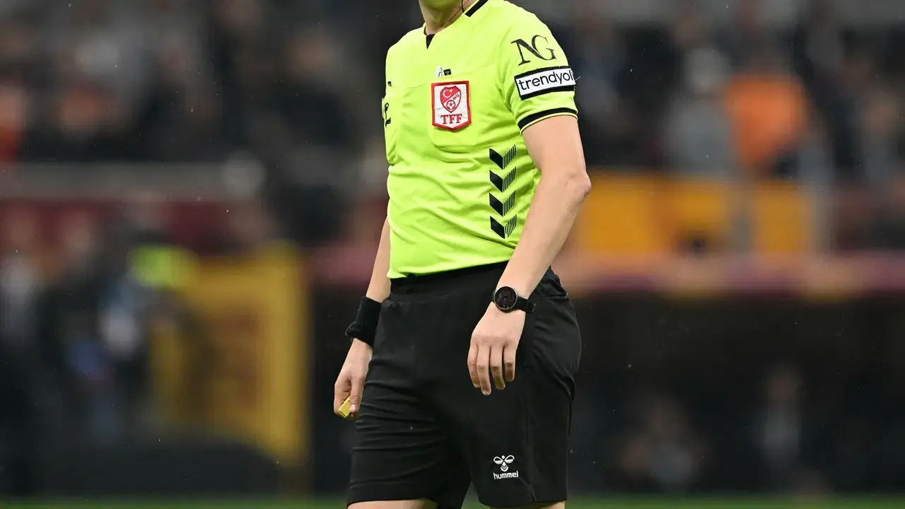 Galatasaray - Fenerbahçe derbisinin hakemi belli oldu!