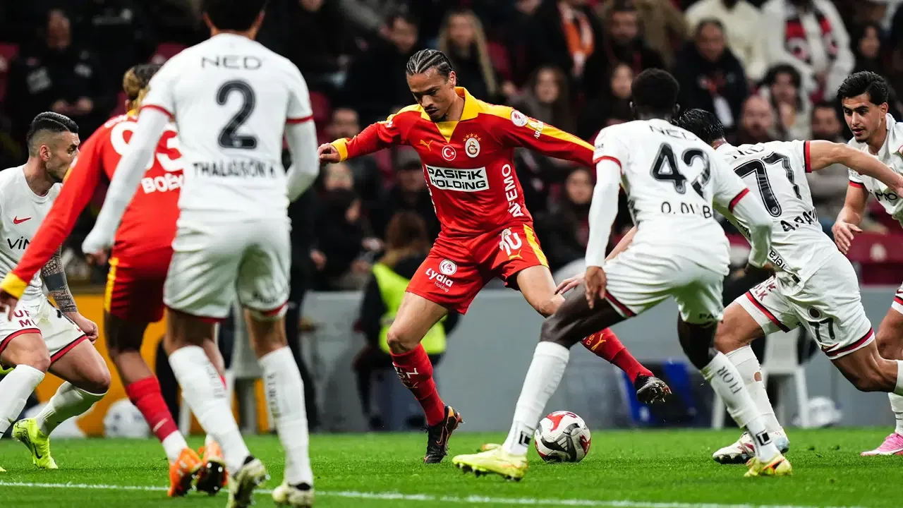 Spor yazarları Galatasaray - Gençlerbirliği maçını yorumladı: 'Fenerbahçeli oyuncuların ayağa kalkmasını sağladı'