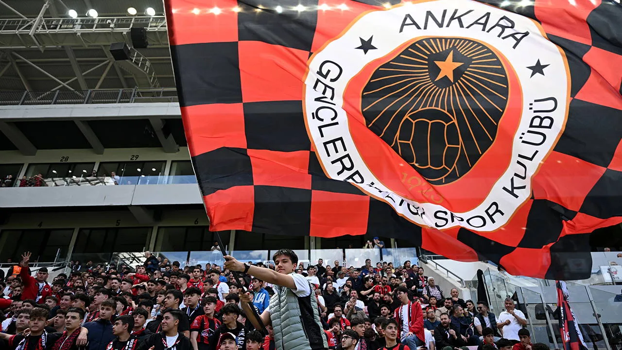 Gençlerbirliği taraftarından maden işçilerine destek: 'Maden işçisi yalnız değildir'