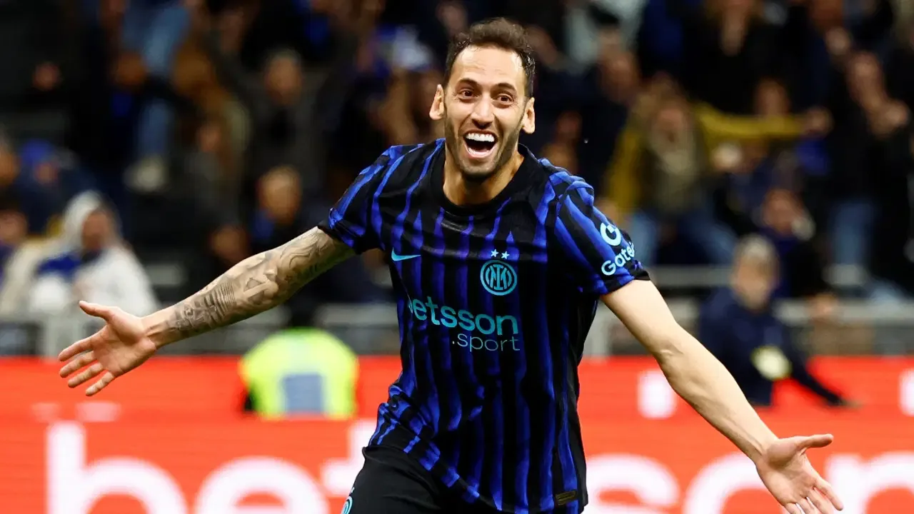 Hakan Çalhanoğlu Inter'i İtalya Kupası'nda finale taşıdı!