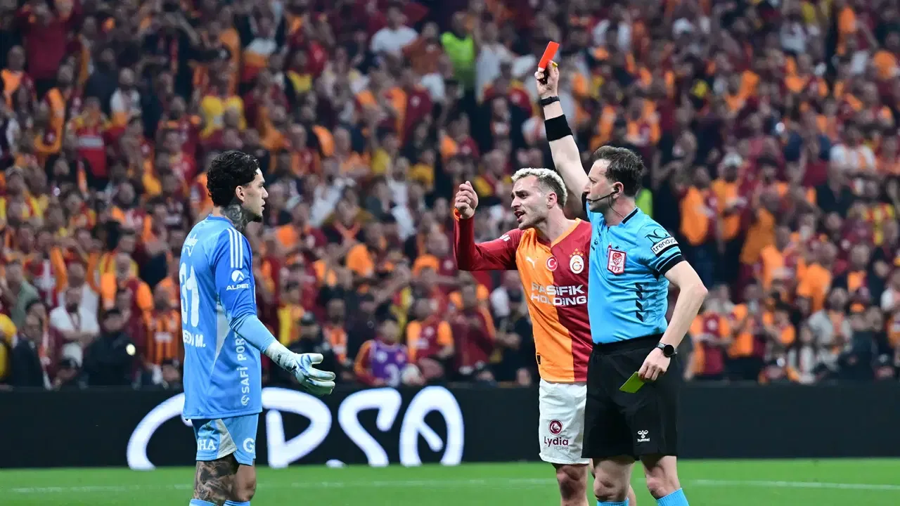 Eski hakemler Galatasaray - Fenerbahçe maçını yorumladı: '1 penaltı, 5 kırmızı kart atladı'