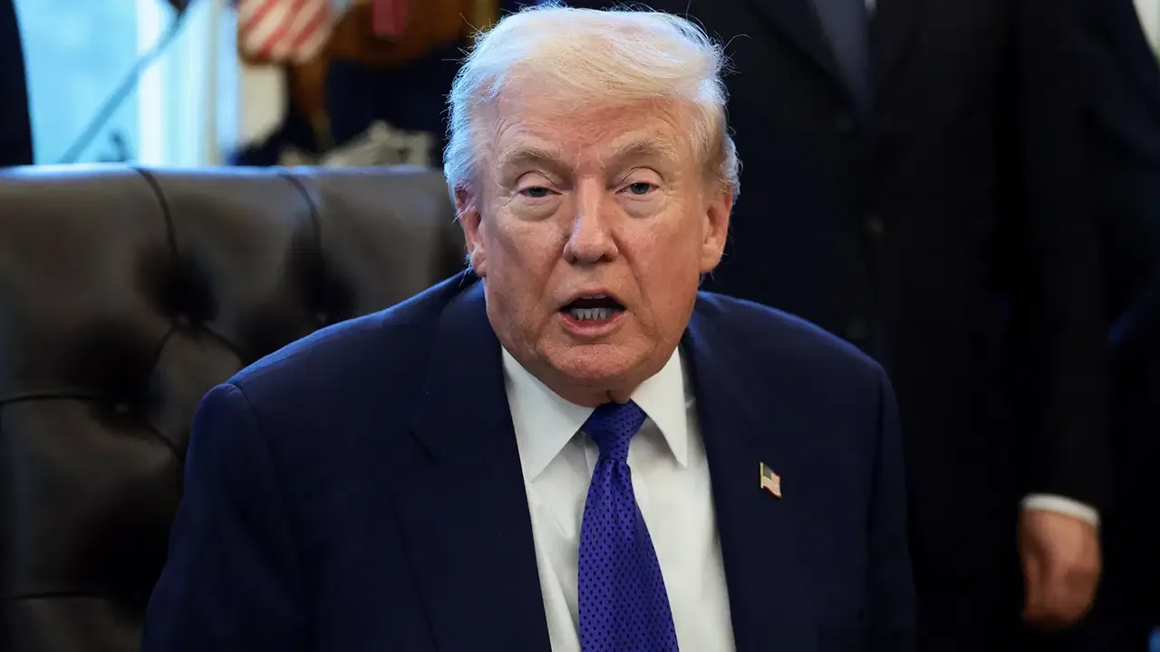 Trump'tan, Hürmüz Boğazı'nın kapatılması sonrası ilk mesaj: 'İran bize şantaj yapamaz!'