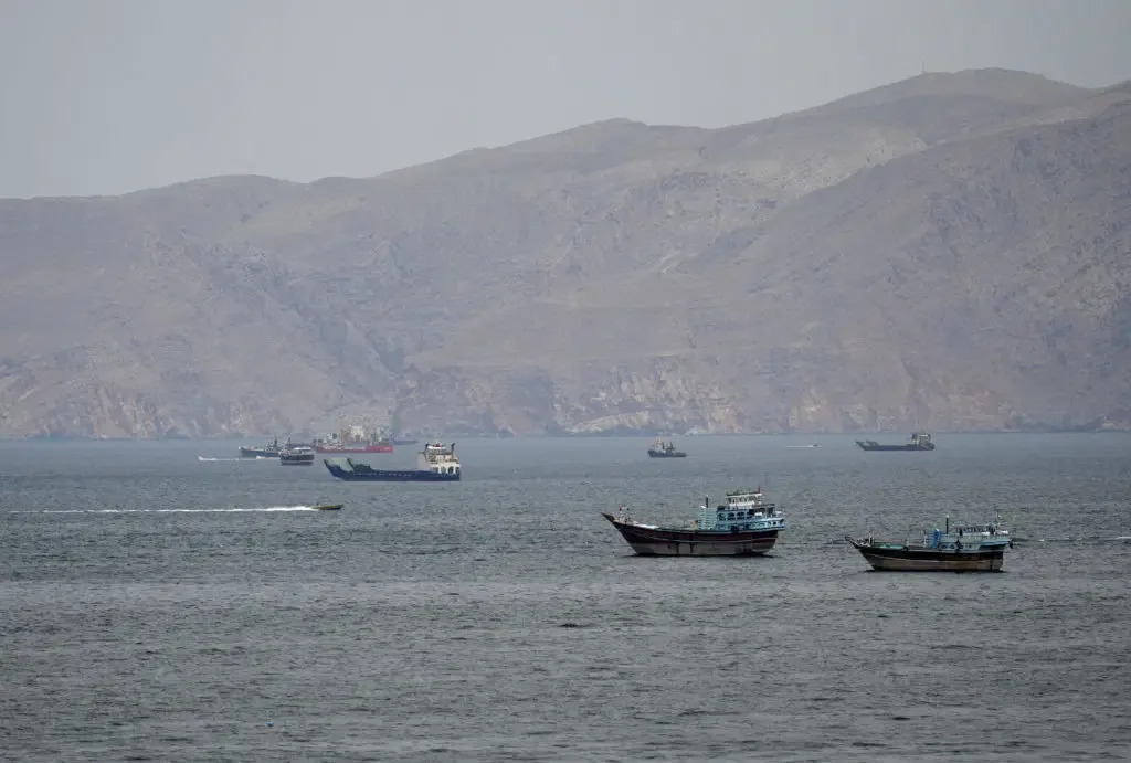 ABD ablukasına rağmen Hürmüz’de hareketlilik: Gemiler İran rotasını kullanıyor