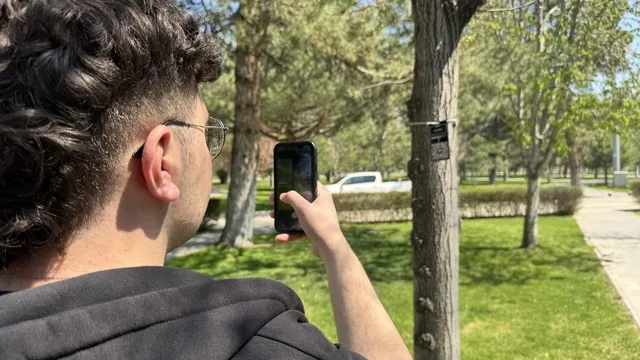 Kayseri'de parklardaki ağaçlar karekodla tanıtılıyor