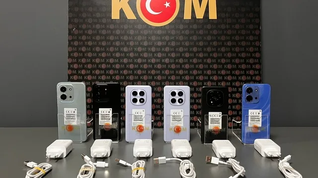 Kırşehir'de otomobilde 6 gümrük kaçağı cep telefonu ele geçirildi