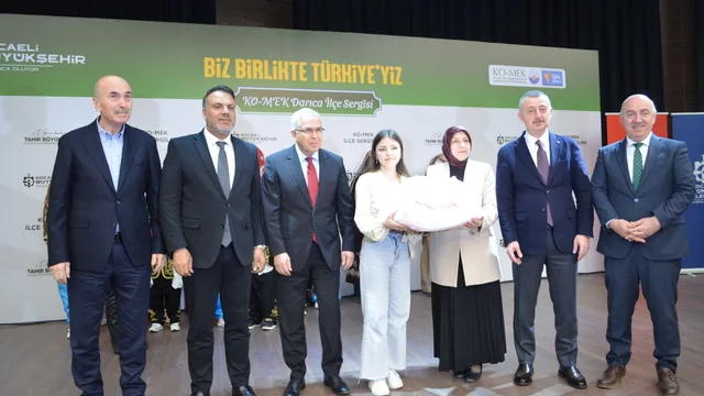 Kocaeli'de KO-MEK Darıca kursiyerlerinin yıl sonu sergisi açıldı