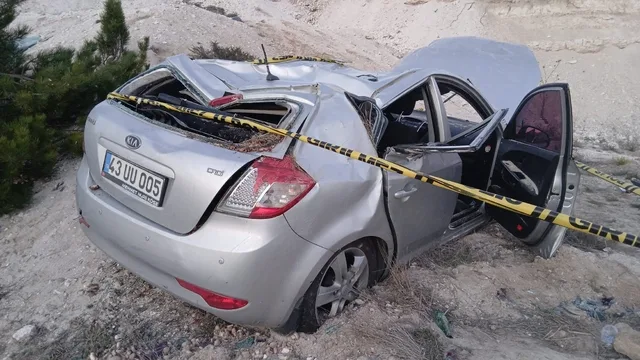 Kütahya-Eskişehir yolunda otomobil takla attı: 3 yaralı