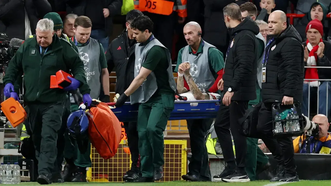 Noa Lang sakatlık yaşamıştı: Liverpool'dan reklam panolarında değişiklik!