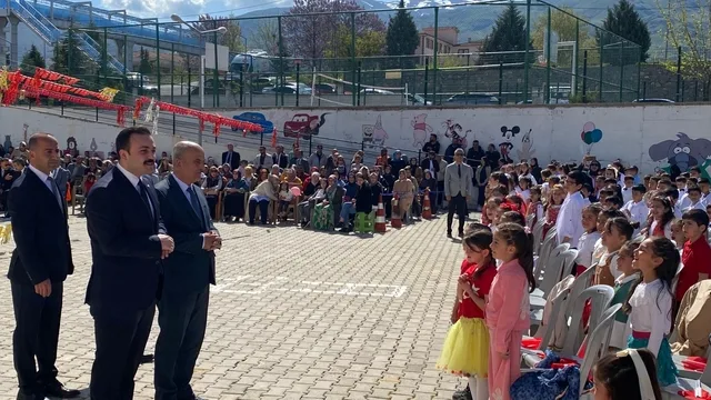 Malatya'da 23 Nisan coşkusu: İlçelerde anlamlı kutlamalar