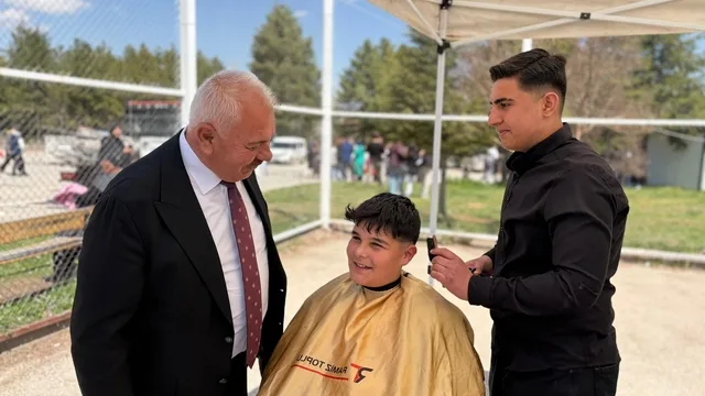 Malatya Doğanşehir'de 65 çocuğa ücretsiz 23 Nisan tıraşı