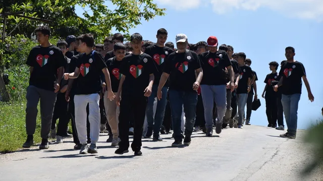 Manisa'da Gazze ve Kahramanmaraş şehitleri anısına uçurtma uçuruldu