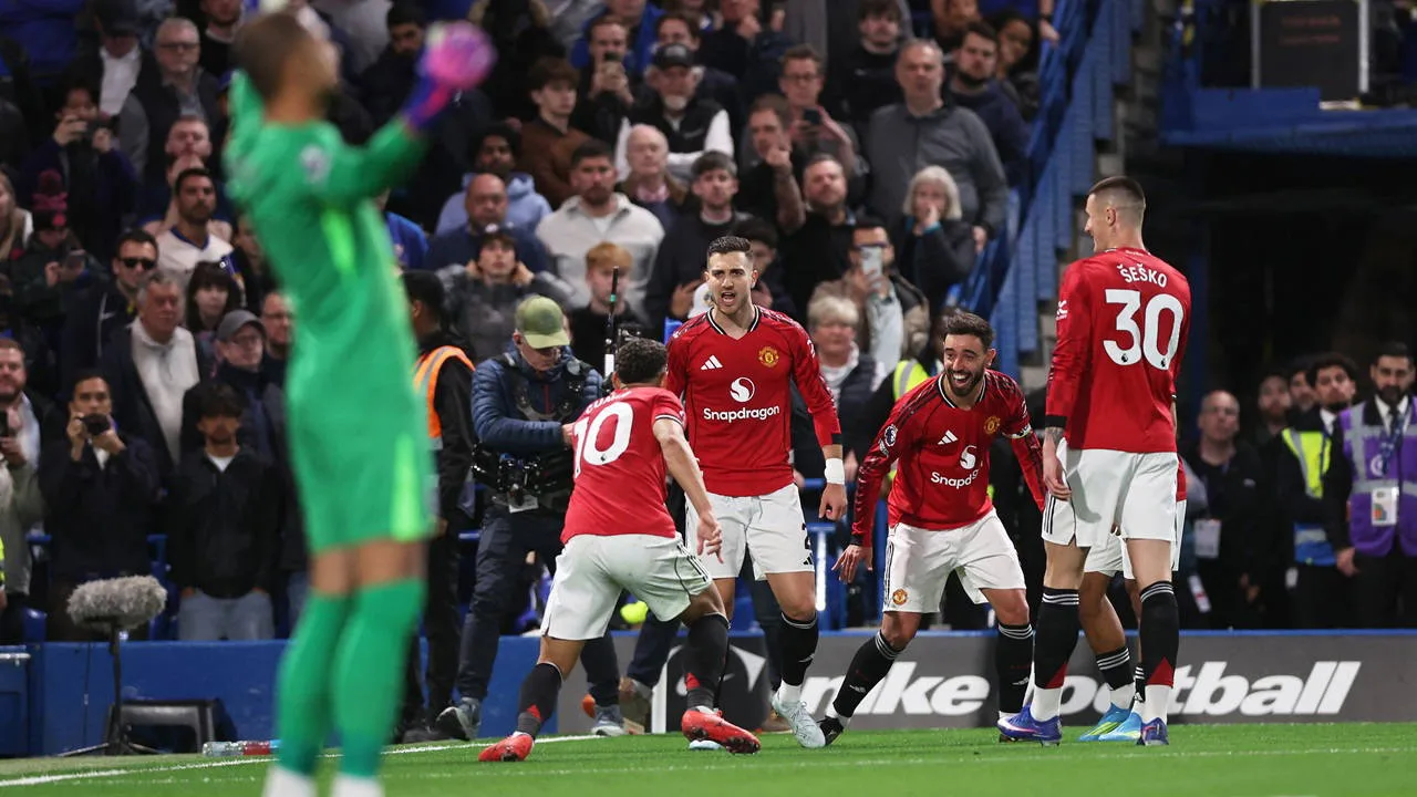 Manchester United, Chelsea'yi deplasmanda devirdi!