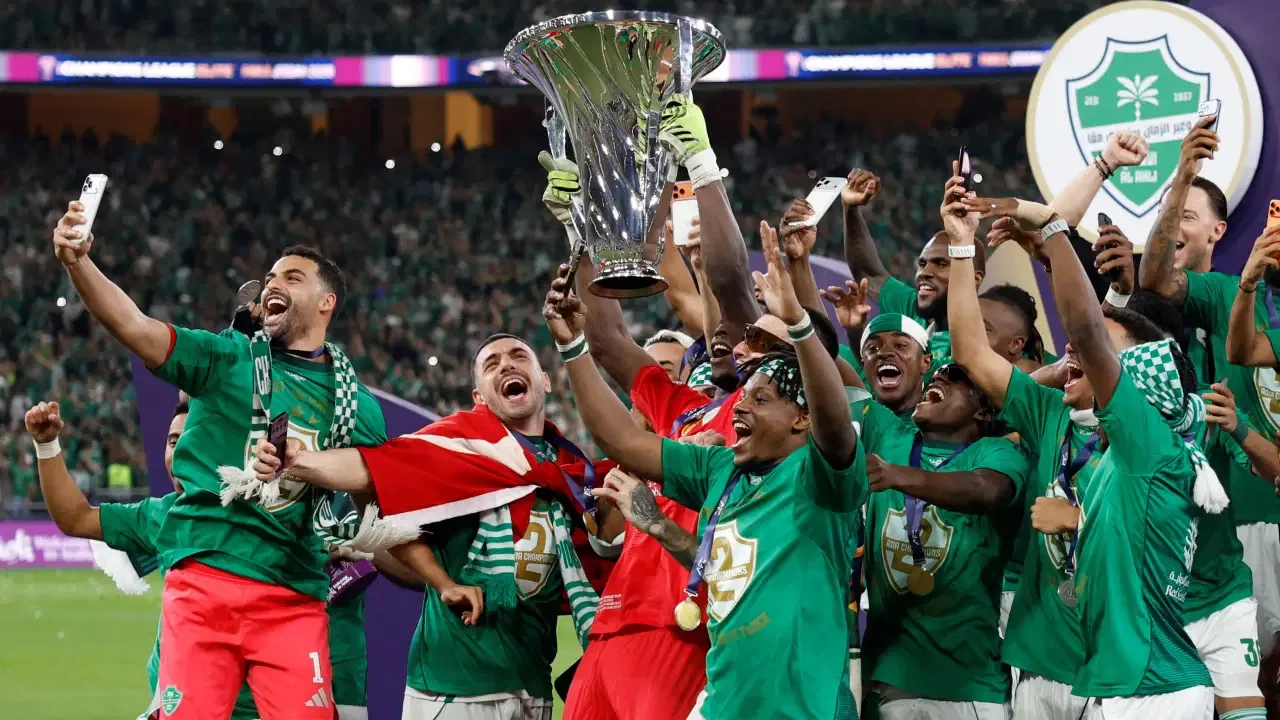 Merih Demiral üst üste ikinci kez zafere ulaştı: Asya Şampiyonlar Ligi'nde kupa Al Ahli'nin!