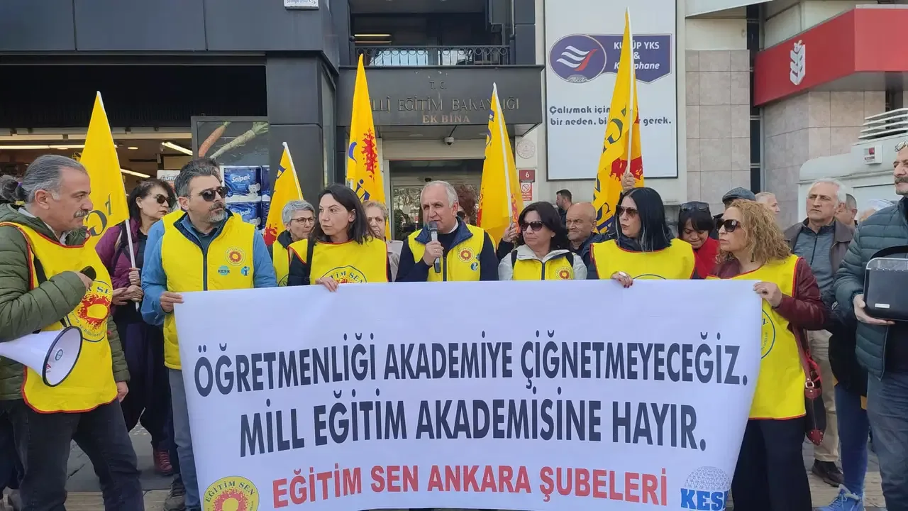 Akademi hazırlık eğitimi tartışmalar eşliğinde başladı... Eğitim Sen'den akademi tepkisi: 'Elemeye dayalı tasfiye politikası'