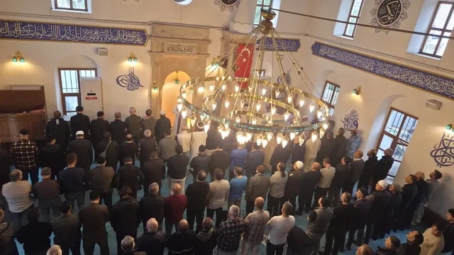 Muğla'da Kahramanmaraş'taki okul saldırısında hayatını kaybedenler için gıyabi cenaze namazı kılındı