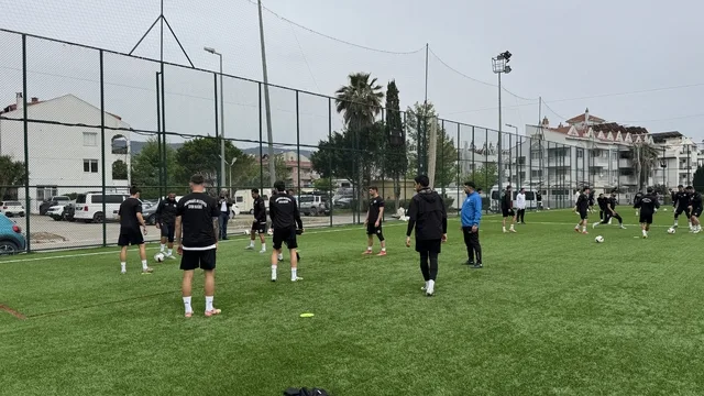 Muğla'da Marmaris Yat Marin MFK, liderlik için Y.Çivril Belediyespor maçına hazırlanıyor