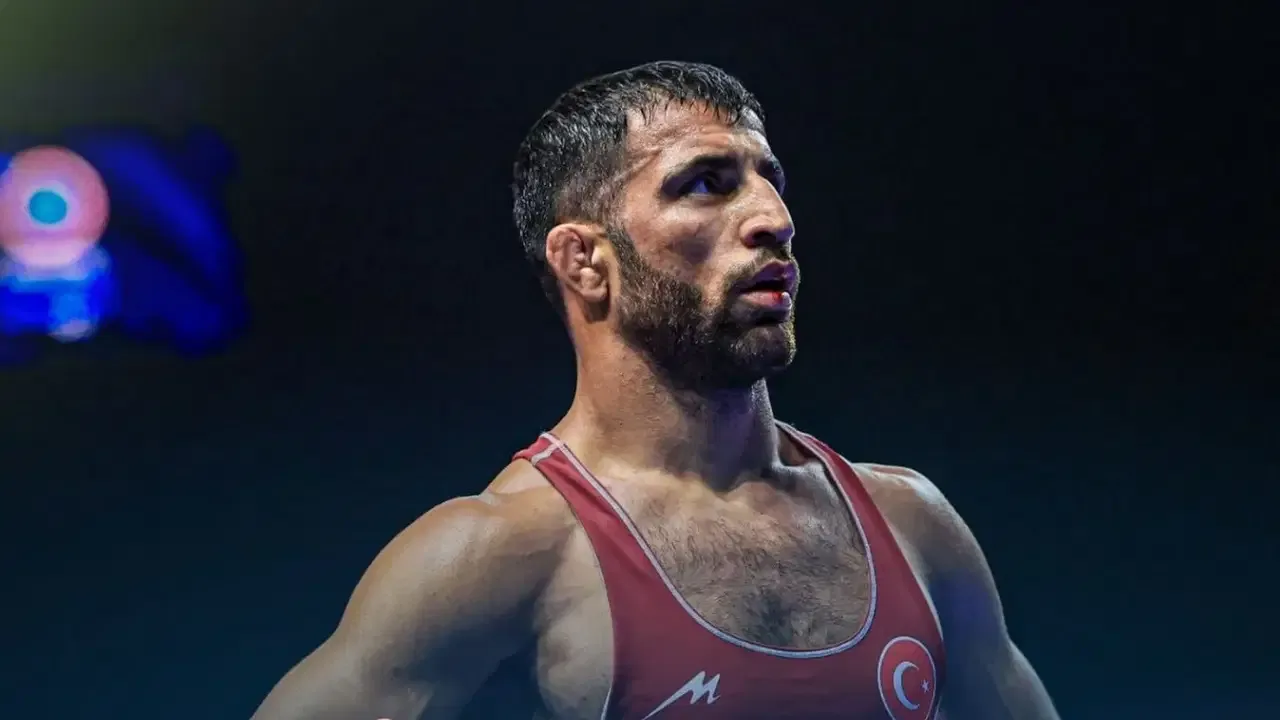 Murat Fırat, Avrupa Güreş Şampiyonası'nda finale yükseldi!