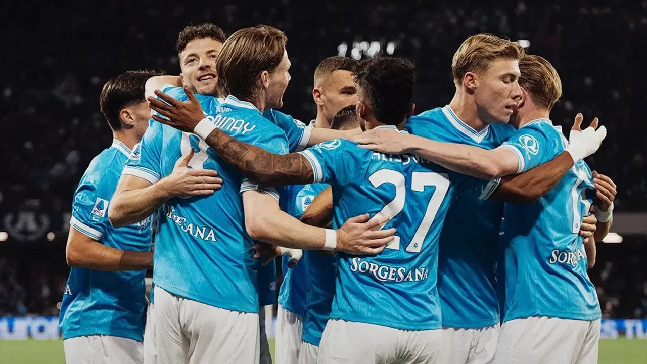 Napoli'den dört gollü net galibiyet!