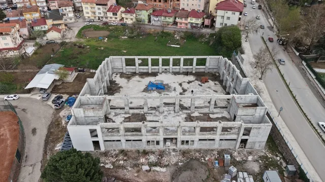 Niksar'da yarım kalan spor salonu inşaatı 55 milyon TL'lik yatırımla tamamlanıyor