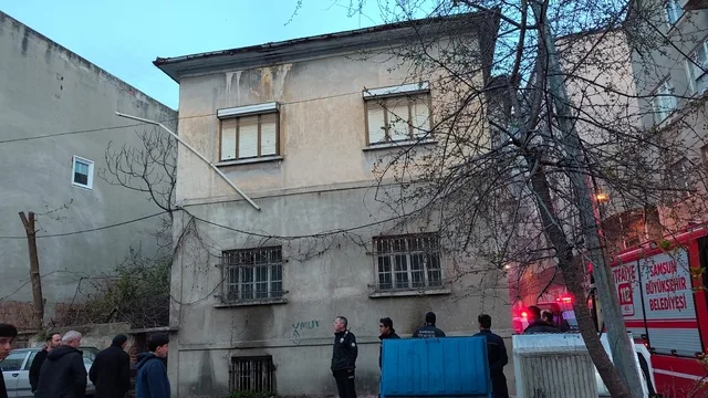 Samsun Bafra'da Metruk Binada Çıkan Yangın Söndürüldü