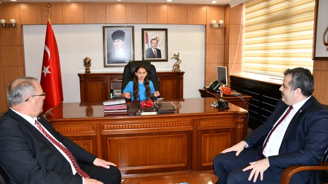 Samsun Vezirköprü'de 23 Nisan Coşkusu: Makamlar Öğrencilere Devredildi