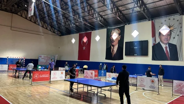 Samsun Vezirköprü'de Sağlıkçılar Masa Tenisi Turnuvasında Yarıştı