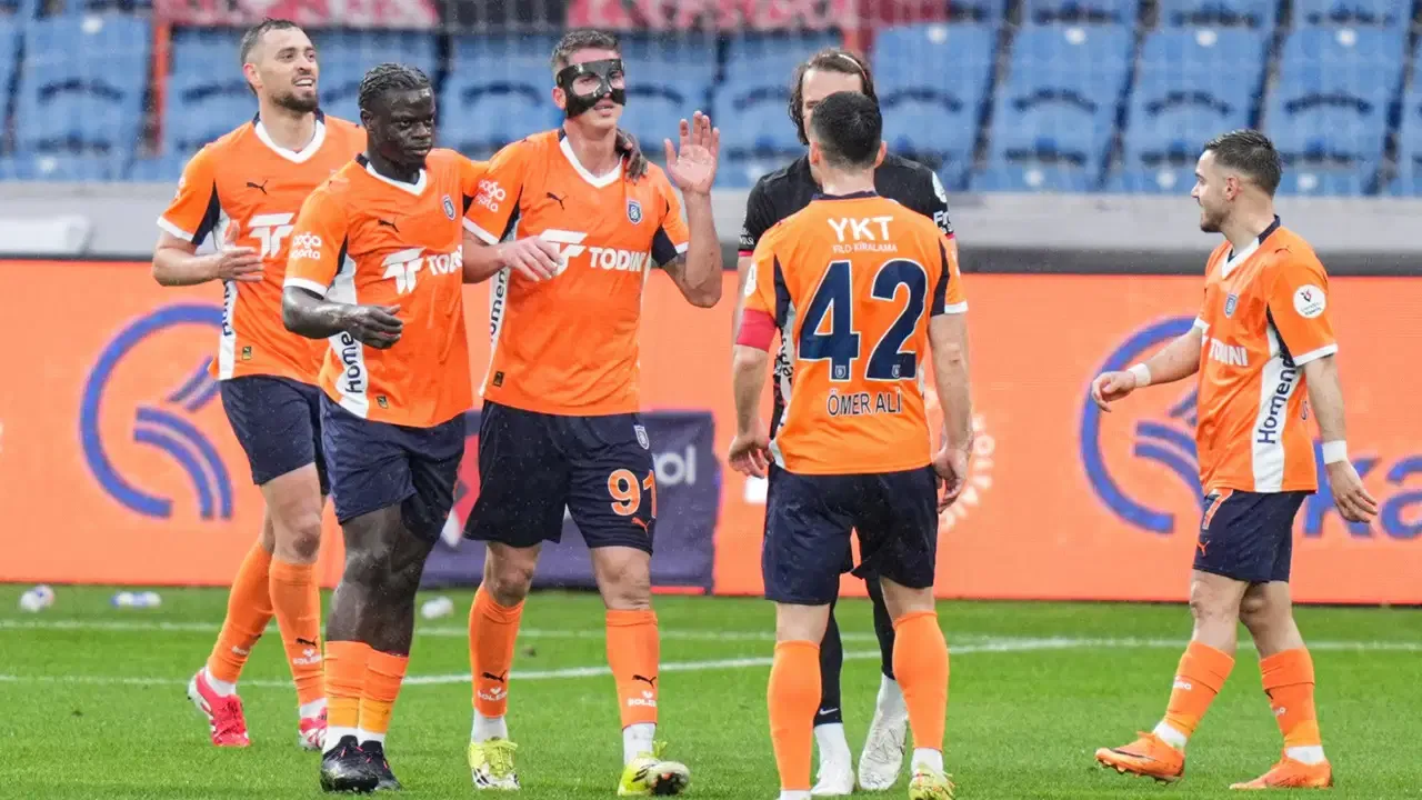 Başakşehir sahasında 3 puanı üç golle aldı!