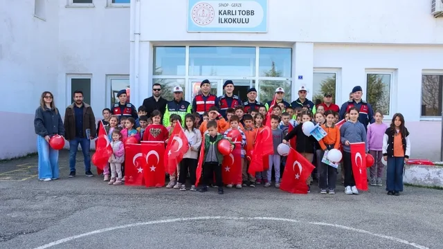 Sinop Gerze'de öğrencilere trafik güvenliği eğitimi verildi