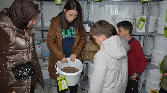 Trabzon Of'ta öğrenciler tohum üretim merkezini gezdi