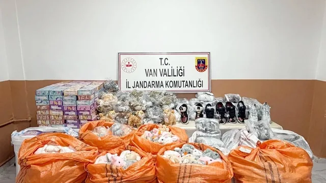 Van'da Gümrük Kaçağı Eşya Operasyonu: 2 Şüpheli Yakalandı