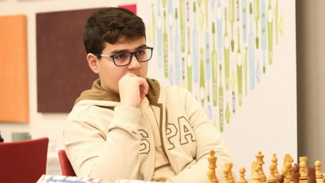 Milli satranççı Yağız Kaan Erdoğmuş, eski dünya şampiyonu Topalov'u yendi