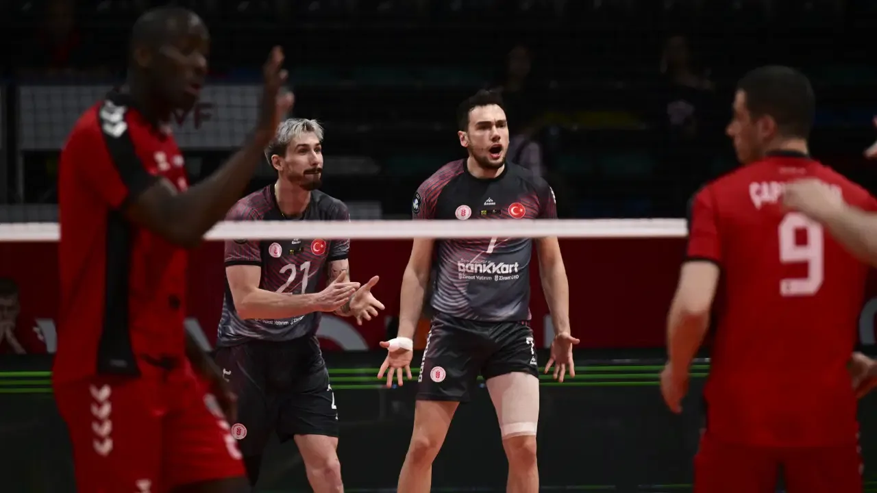 Voleybol Efeler Ligi'nde ilk finalist belli oldu!