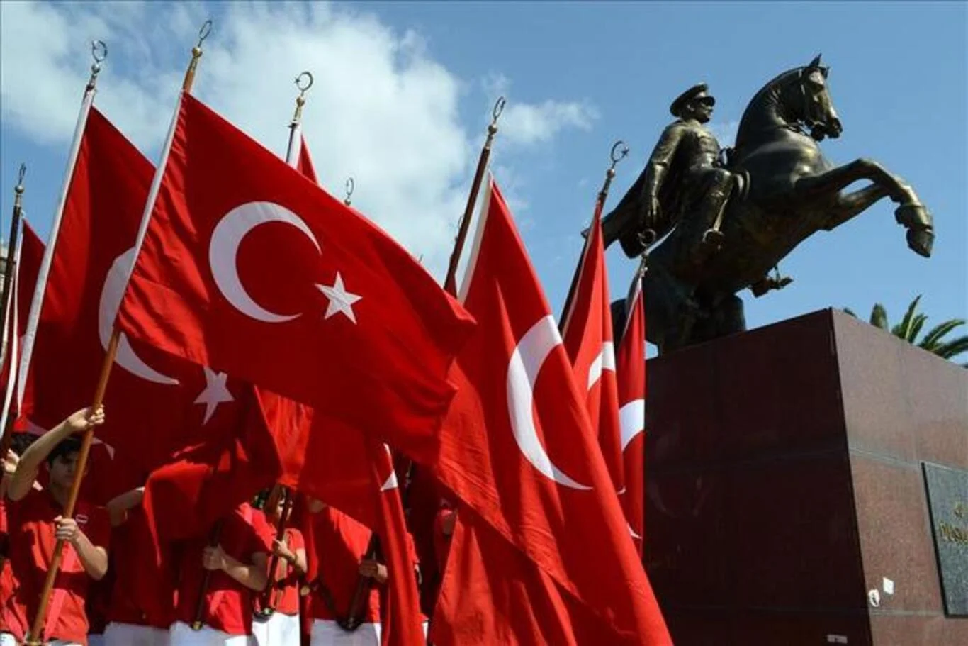 19 Mayıs resmi tatil mi?