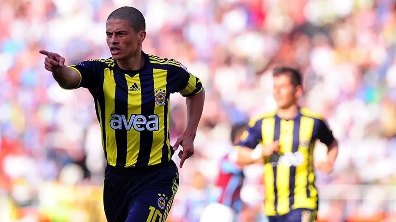 Eski yıldızın paylaşımına yanıt verdi: Alex de Souza, Fenerbahçe'nin başkanlık seçiminde desteklediği ismi açıkladı