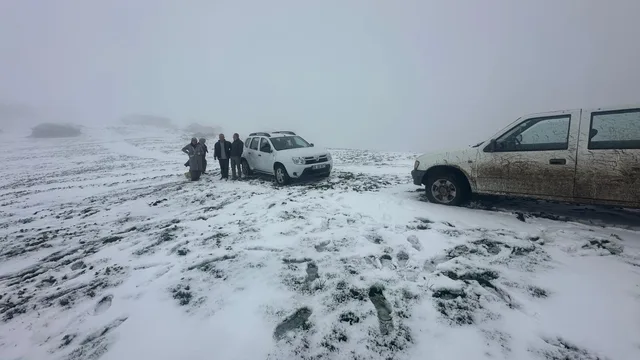 Amasya'da kar batağına saplanan aileyi kurtarma operasyonu: Güvenle tahliye edildiler