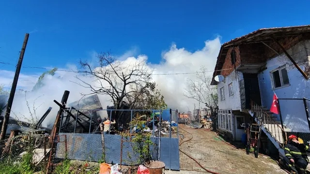 Amasya Suluova'da odunluk alevlere teslim oldu