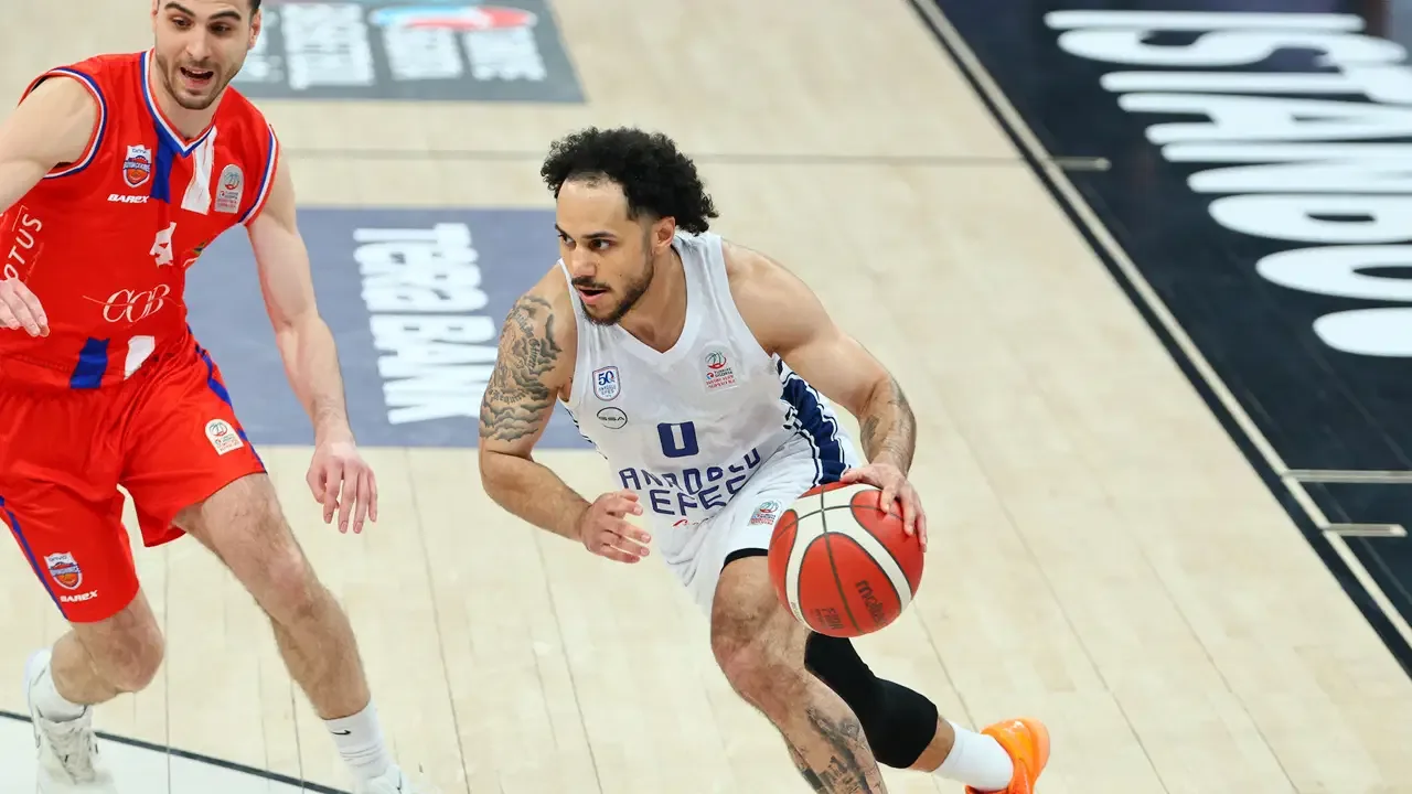Anadolu Efes, Onvo Büyükçekmece Basketbol'u farklı mağlup etti