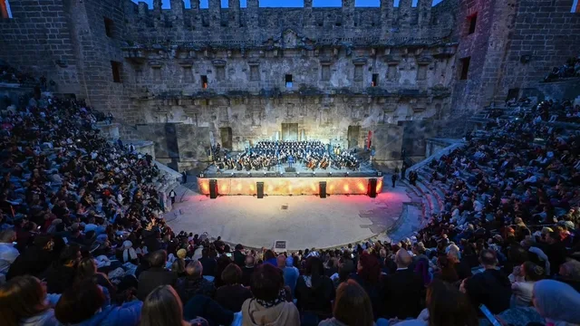 Antalya'da Aspendos'ta öğretmenlerden muhteşem konser