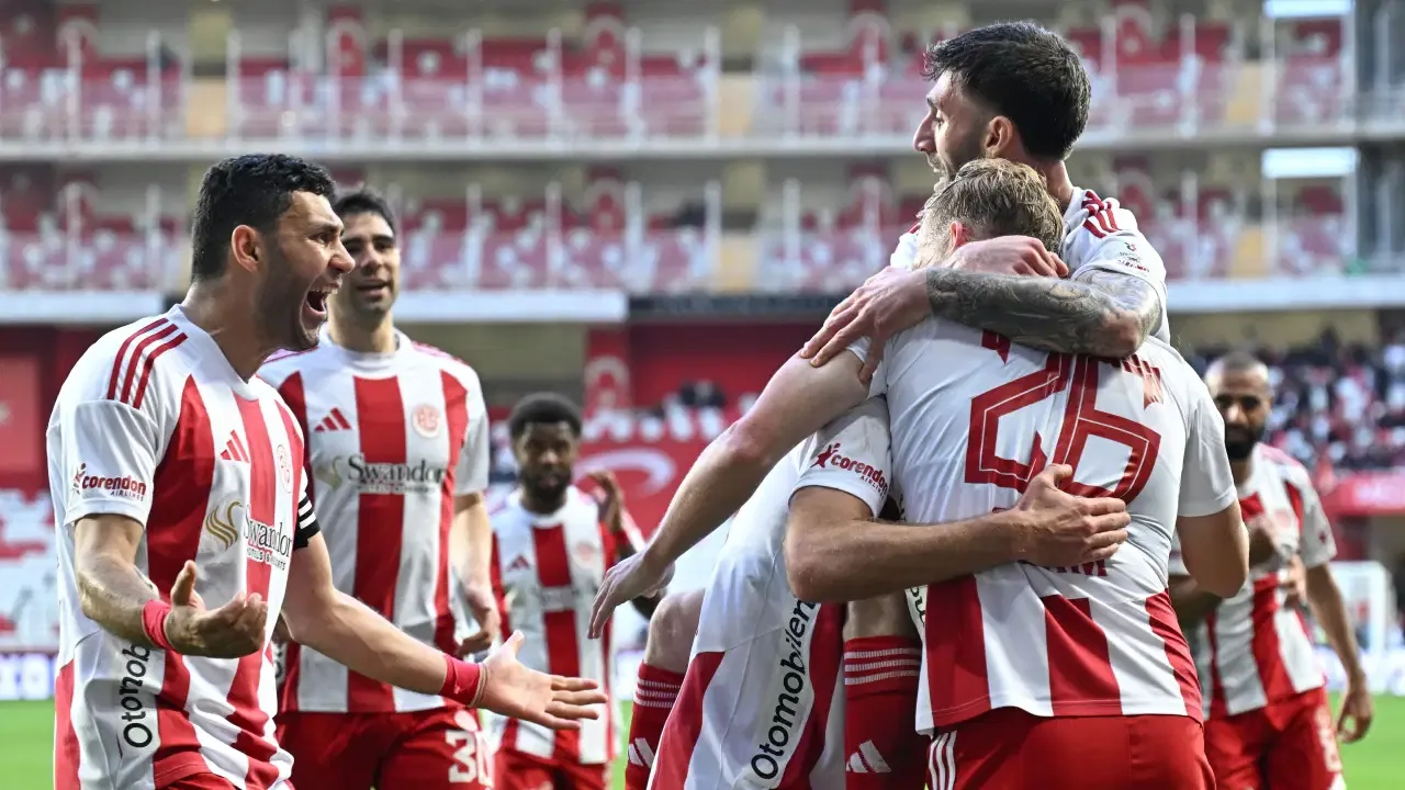 Antalyaspor'dan Galatasaray, Fenerbahçe ve Trabzonspor'a çağrı: 'Rekabetin eşit ve adil şartlarda sürdürülmesi...'